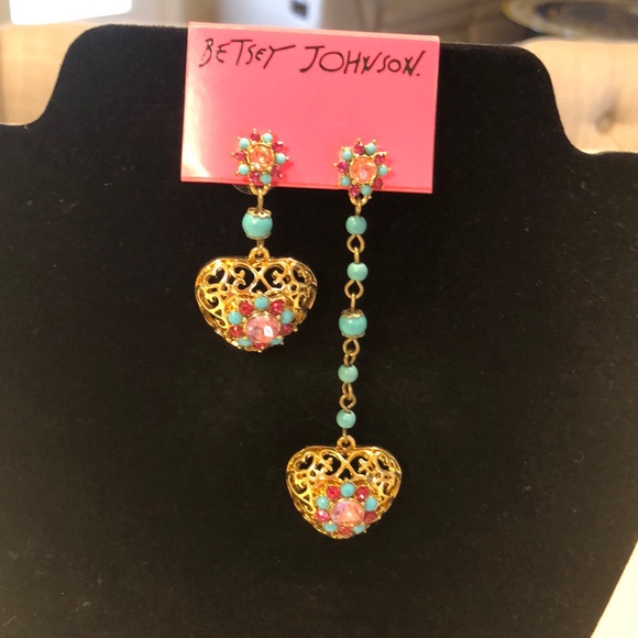 Lot of Betsey Johnson pierced earrings. - Picture 2 of 5